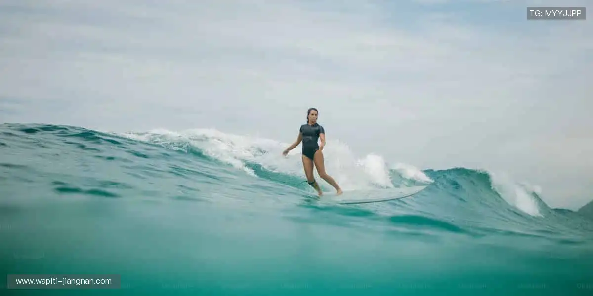 一键开启直播,弹幕互动,和全球球迷一起沸腾💬🌍